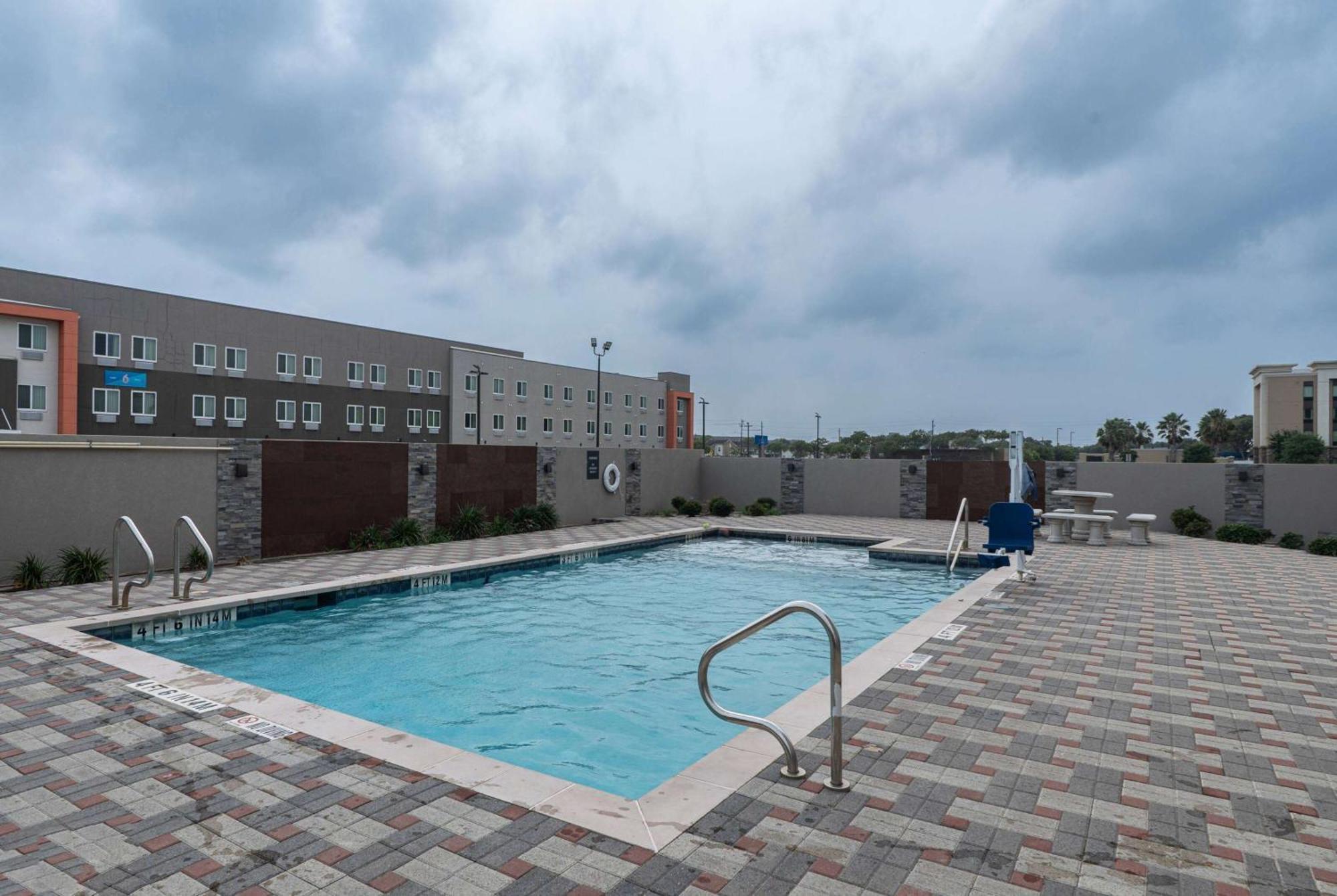 La Quinta Inn & Suites By Wyndham Corpus Christi Southeast Экстерьер фото